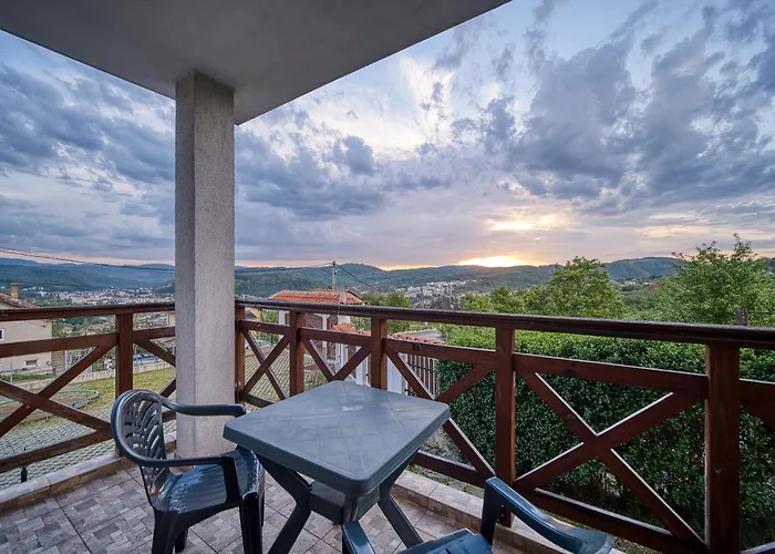 Guest House Ivanini Houses